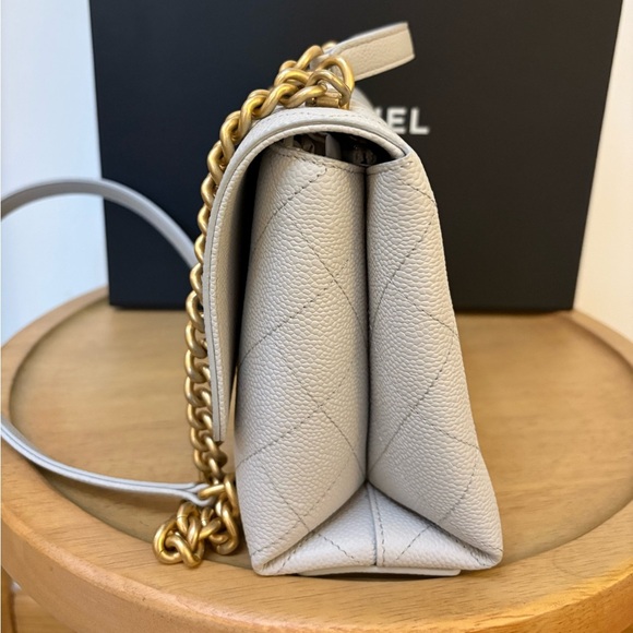 Chanel Chic Caviar Affinity Flap Bag - Picture 4 of 11